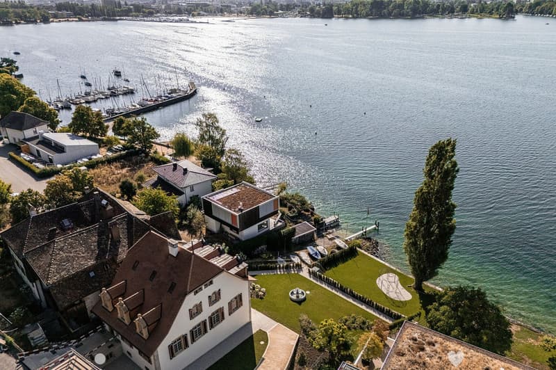 Villa mit Seeanstoss
