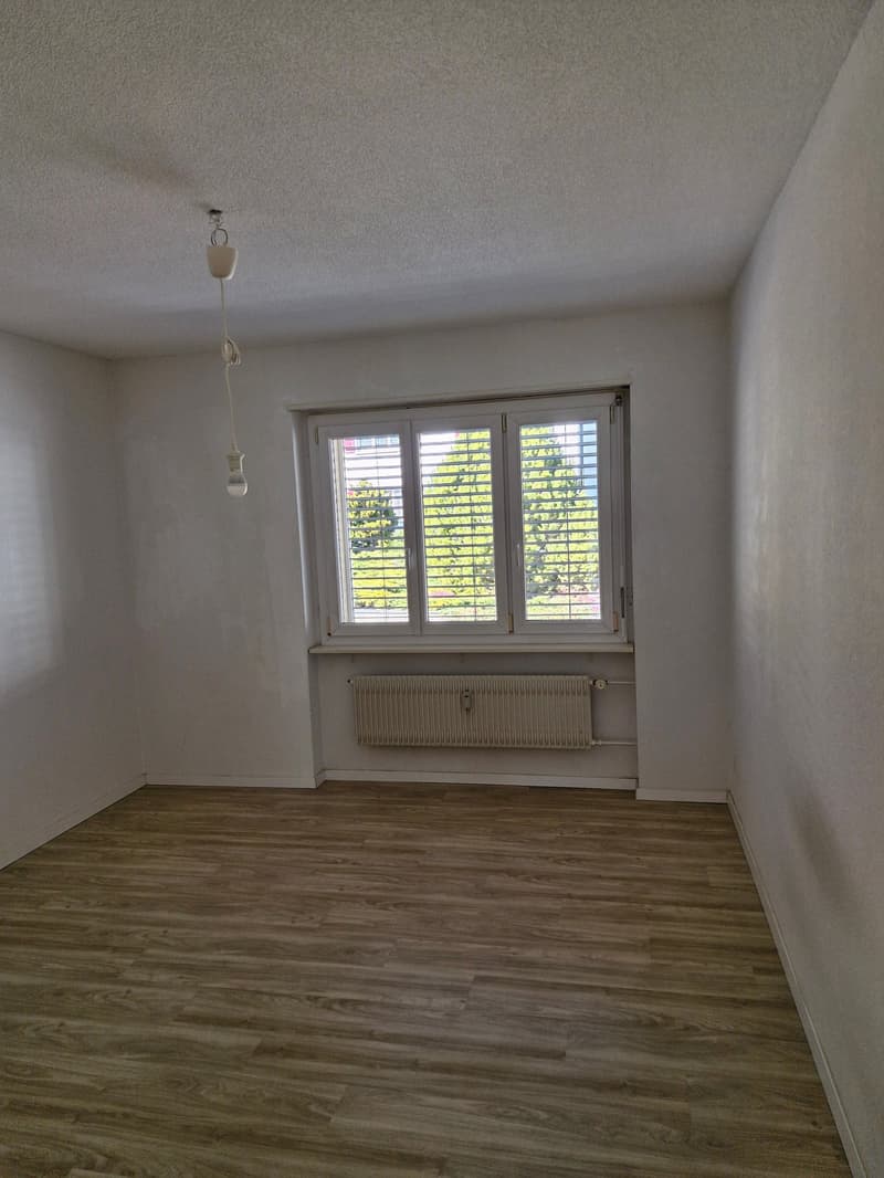 Appartamento luminoso 3.5 locali con balcone e bella vista a Sonceboz-Sombeval (5)