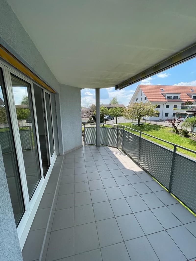 Charmante 3.5-Zimmer-Wohnung in Ins mit Balkon (3)