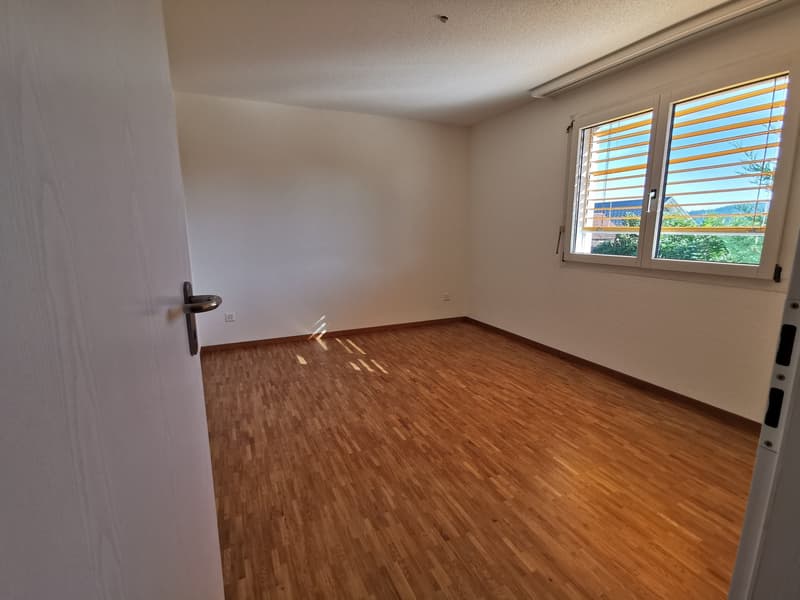 Gemütliche 4.5-Zimmer-Wohnung mit Balkon in Ins (5)