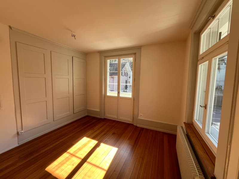 empty room, wooden floor, white walls, large windows, sliding door, radiator