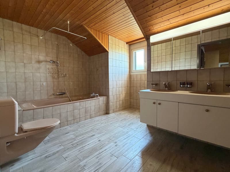 Charmante 2.5-Zimmer-Wohnung mit Bergblick in Thun (7)
