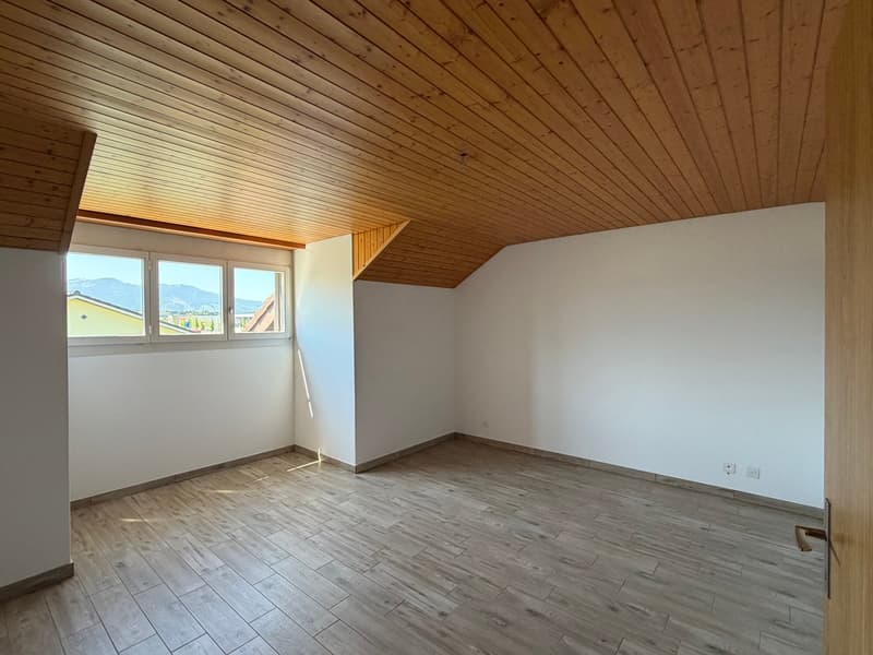 Charmante 2.5-Zimmer-Wohnung mit Bergblick in Thun (8)