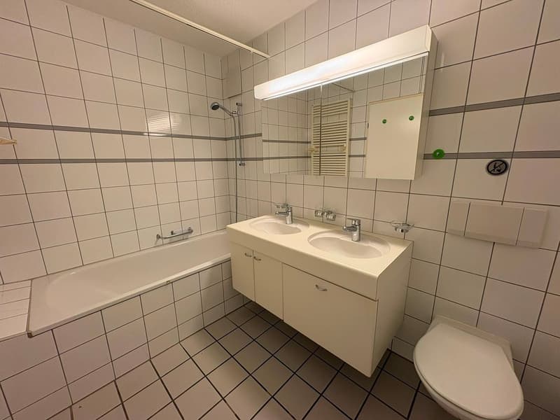 Gemütliche 2.5-Zimmer-Wohnung mit Gartensitzplatz in Grenchen – ab sofort verfügbar! (4)
