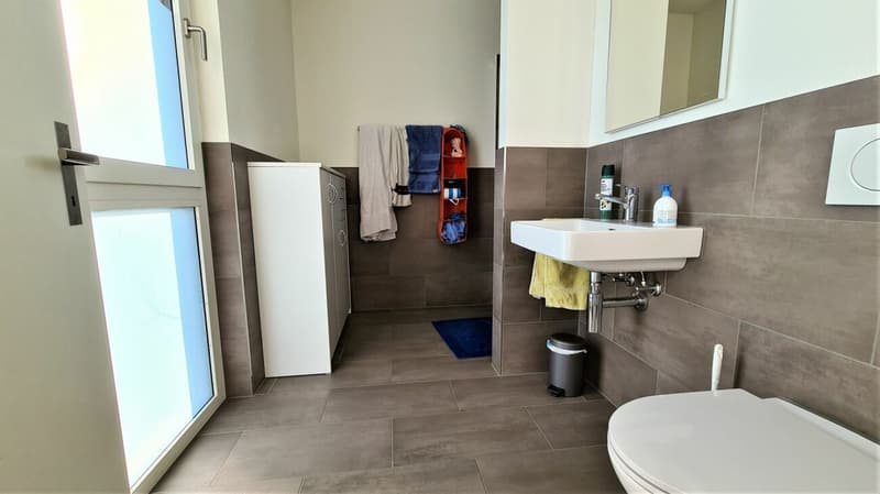 Badezimmer mit Dusche