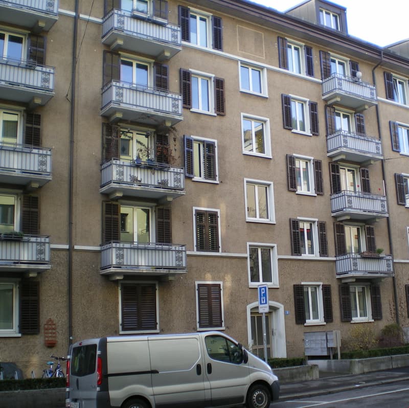 5-Zimmer-Altbauwohnung mit Balkon Kreis 6 - befristet bis 31.03.2025 (1)