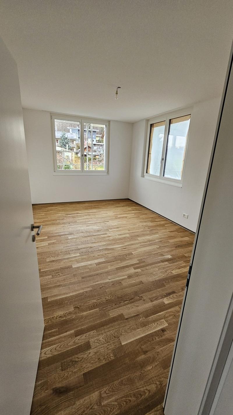 Neuwertige 3.5-Zimmer-Dachwohnung mit Bergblick (7)