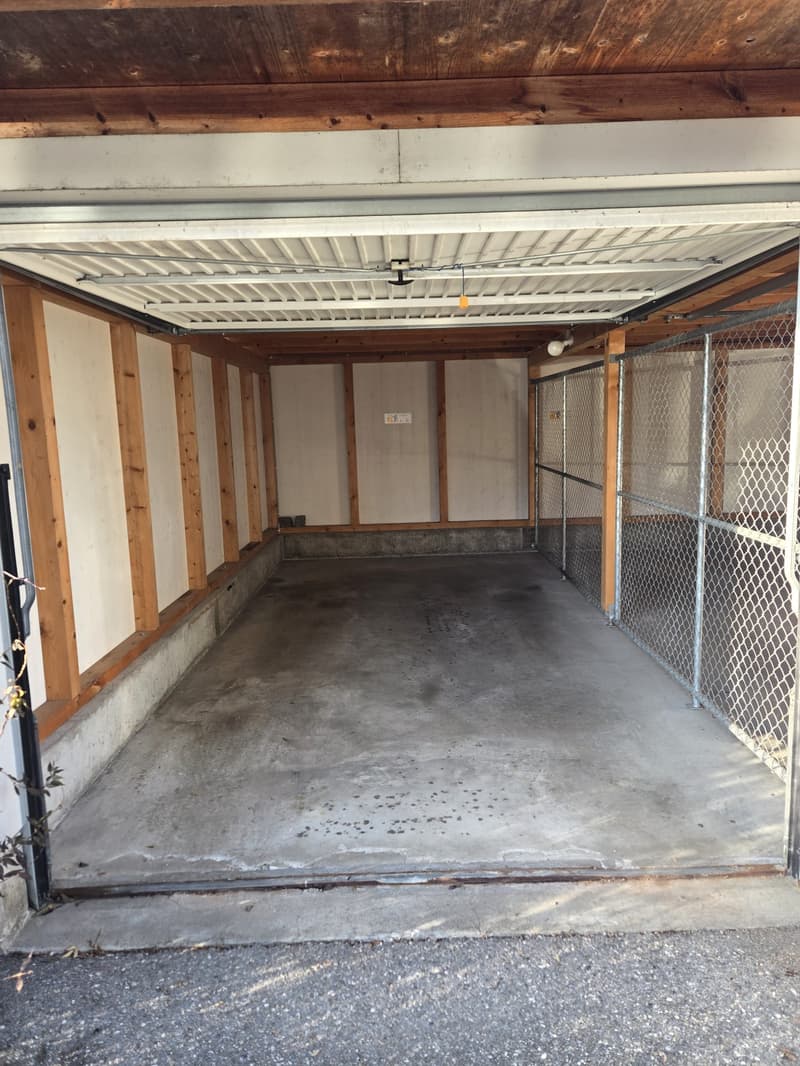 Zu vermieten in Laupen: Garagenbox (2)