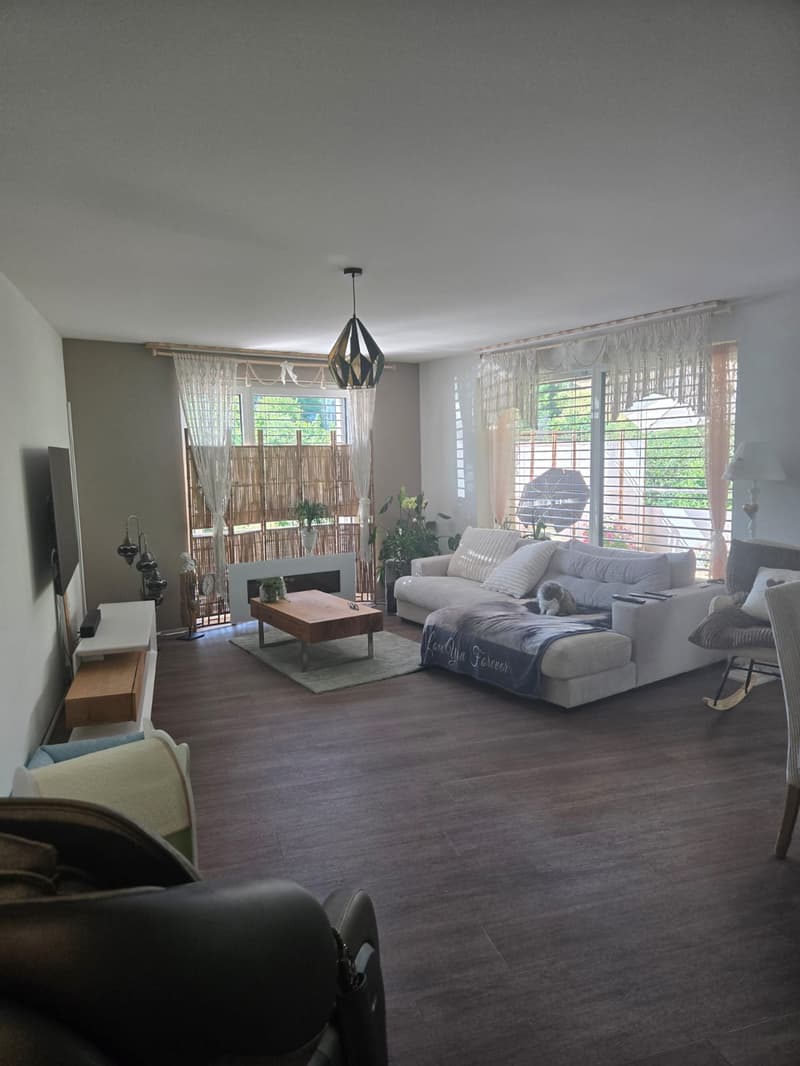 Charmante 4.5-Zimmerwohnung im Erdgeschoss in Düdingen (5)