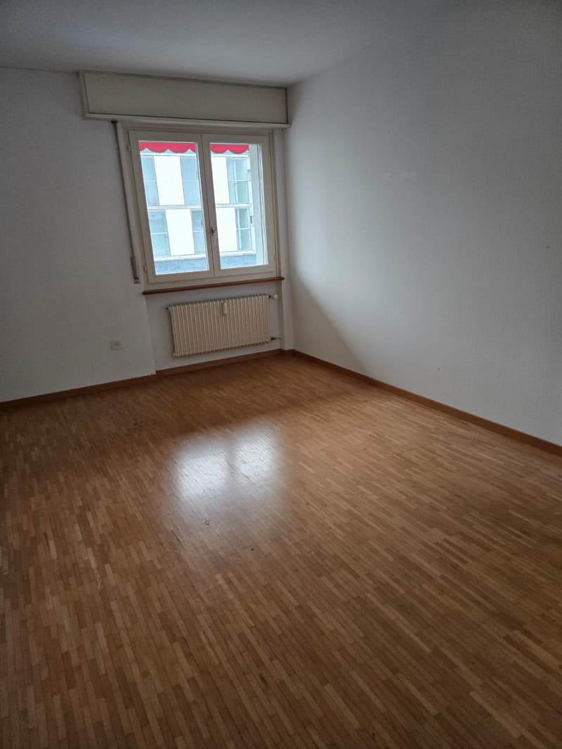 Sonnige 4.5-Zimmerwohnung mit Balkon in Heitenried (8)