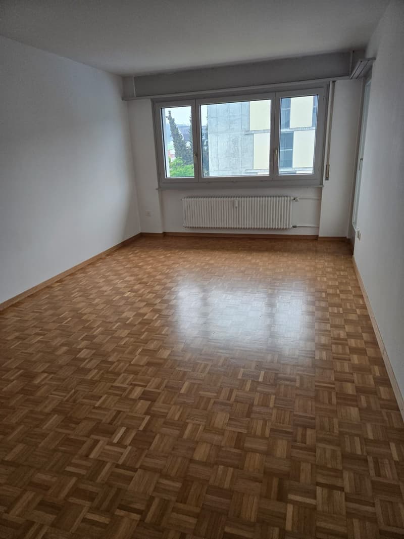 Sonnige 4.5-Zimmerwohnung mit Balkon in Heitenried (7)