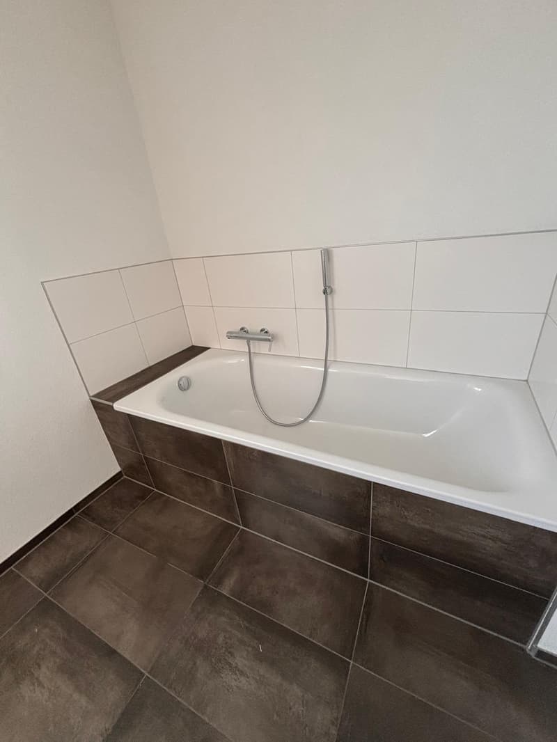 Moderne 3.5-Zimmerwohnung mit grossem Balkon (12)