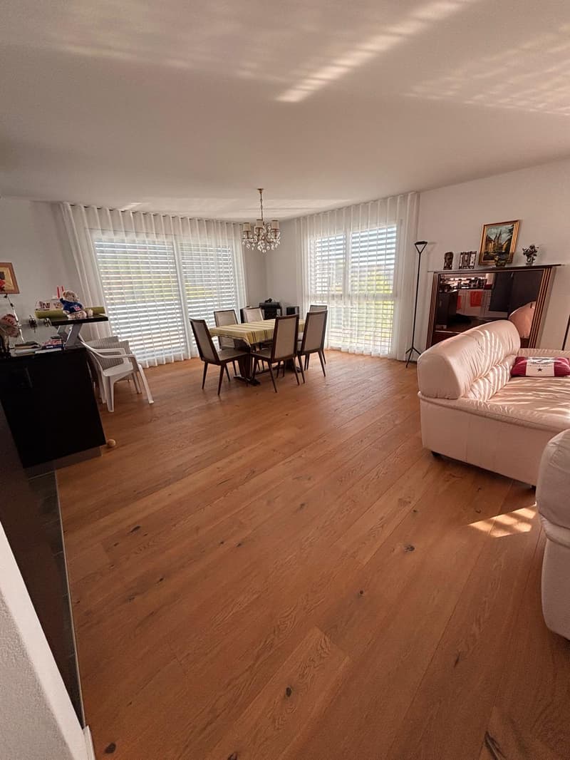 Moderne 3.5-Zimmerwohnung mit grossem Balkon (6)