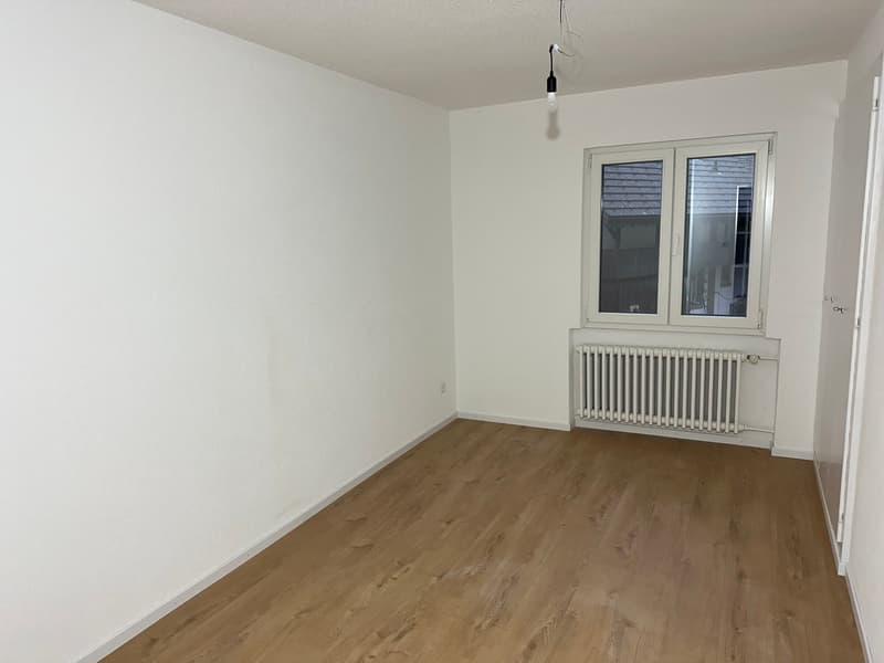 Charmante 4-Zimmer-Wohnung mit Terrasse mitten in Aarwangen (3)