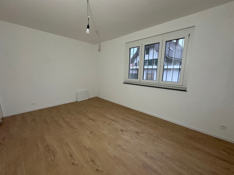 Charmante 2.5-Zimmer-Wohnung mitten in Aarwangen (3)