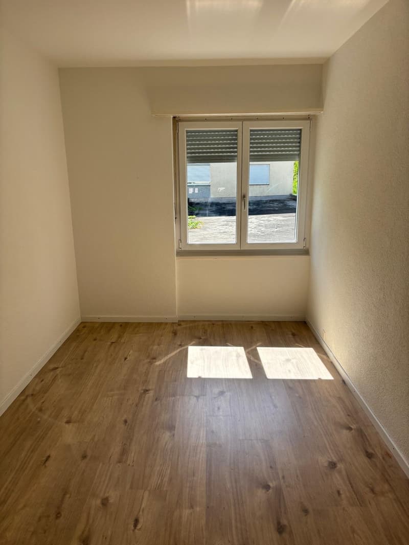 Helle 4-Zimmer-Wohnung im Hochparterre mit Balkon in Studen (7)