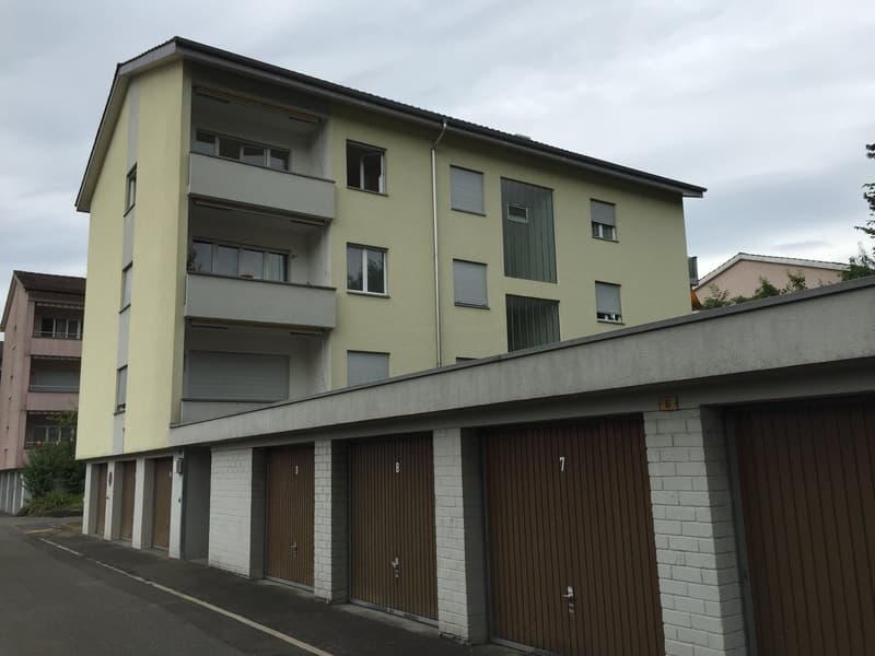 Helle 4-Zimmer-Wohnung im Hochparterre mit Balkon in Studen (1)