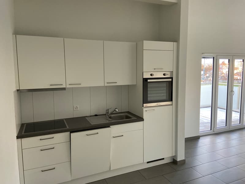 Charmante 3.5-Zimmer-Dachwohnung mit Terrasse und schöner Aussicht in Aarwangen (2)