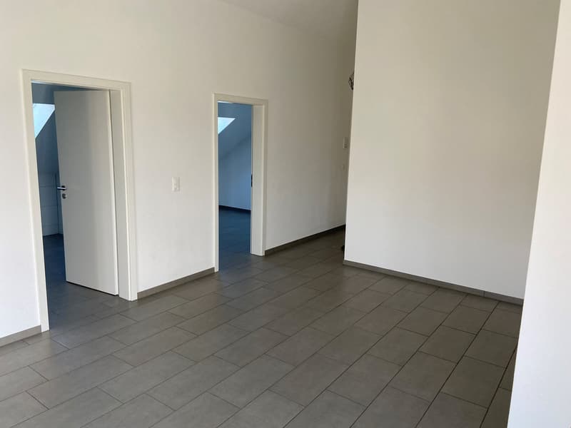 Charmante 3.5-Zimmer-Dachwohnung mit Terrasse und schöner Aussicht in Aarwangen (8)