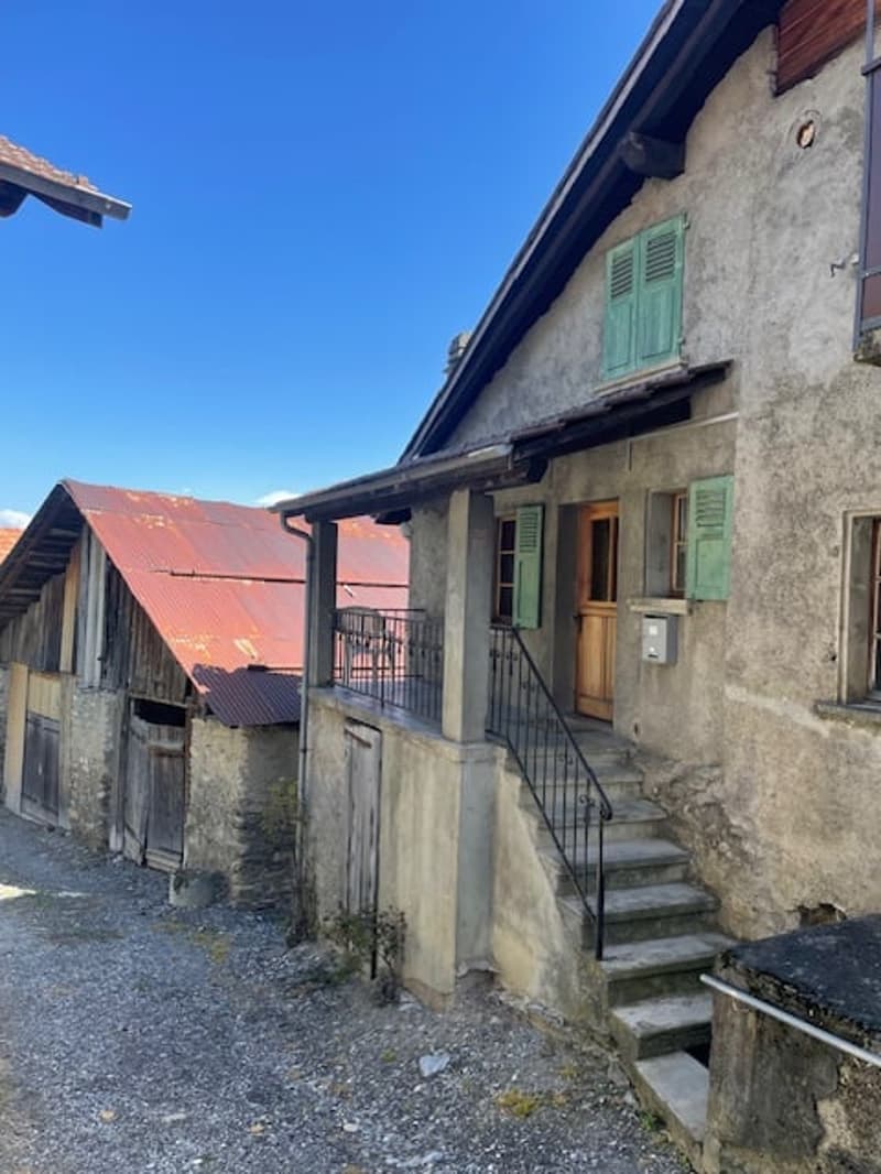 Maison de caractère au coeur du village avec vue dégagée - bon potentiel, *SMJ Habitat* (13)