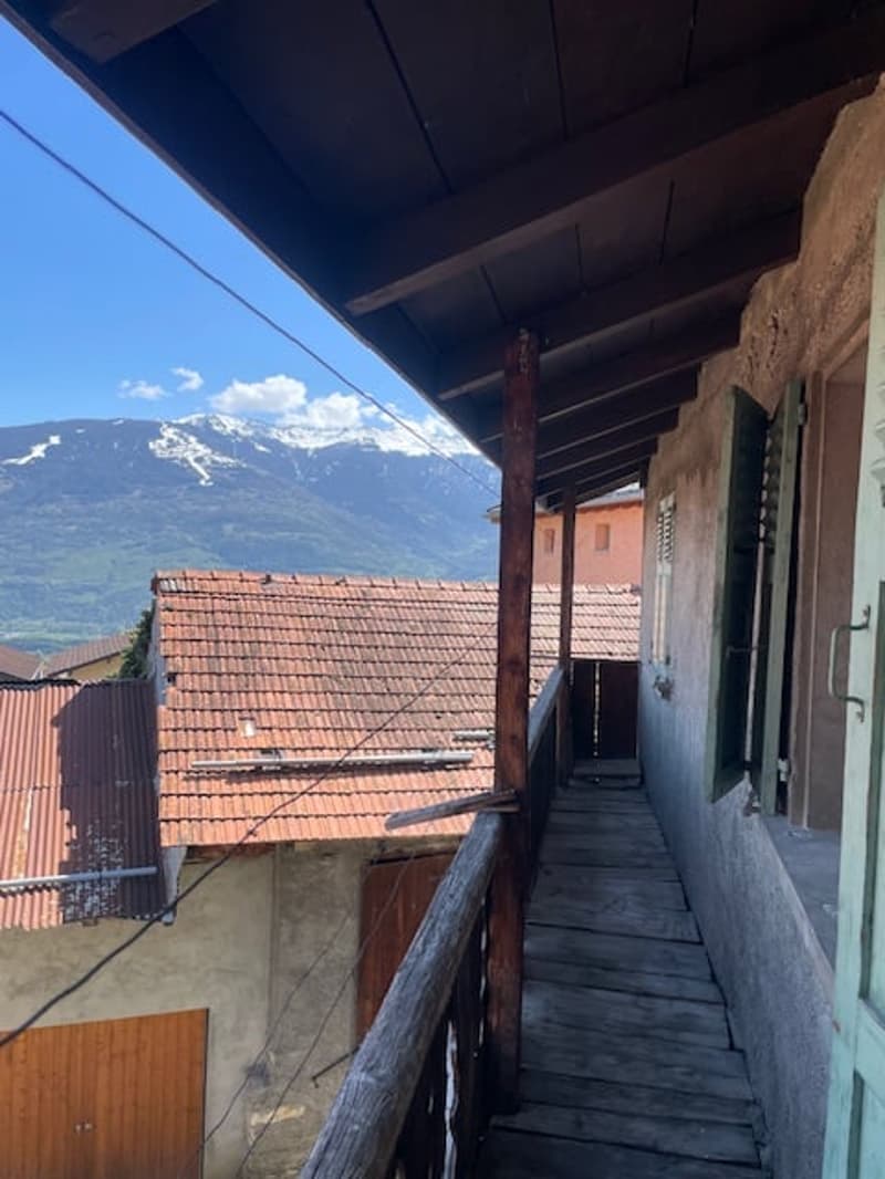 Maison de caractère au coeur du village avec vue dégagée - bon potentiel, *SMJ Habitat* (3)