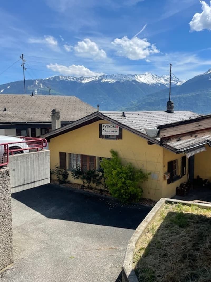 Maison de village à rénover avec deux granges, *SMJ Habitat* (2)