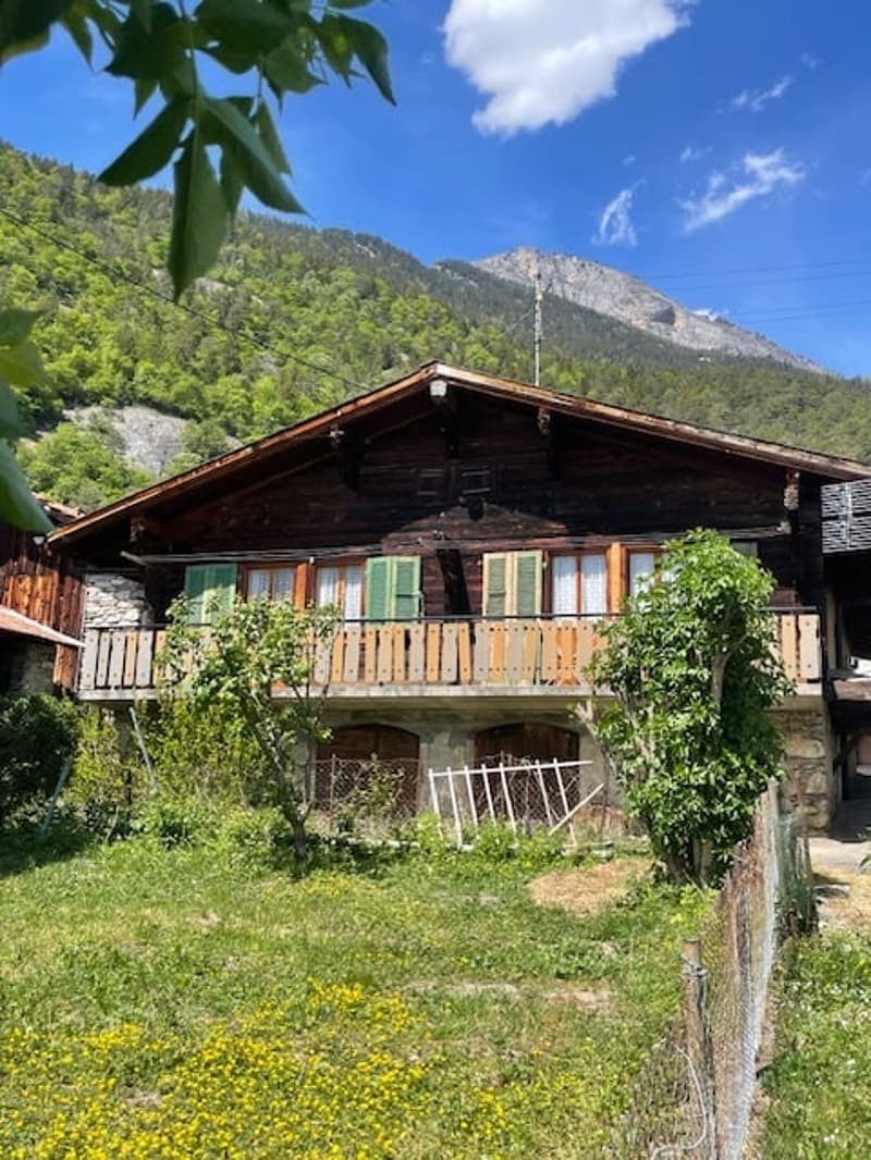 Maison de village à rénover avec deux granges, *SMJ Habitat* (1)