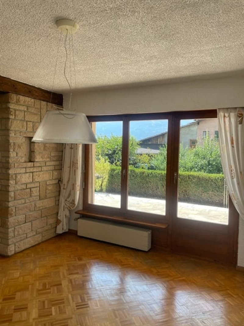 Belle villa individuelle avec terrain et jardin richement arboré (4)