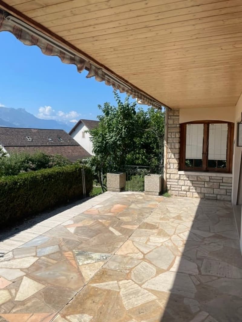 Belle villa individuelle avec terrain et jardin richement arboré (2)