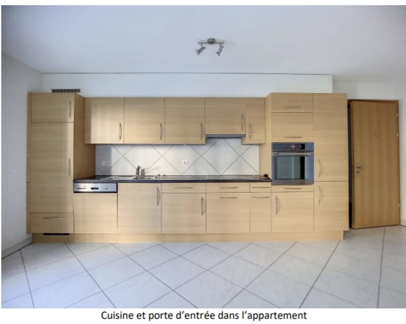 A vendre charmant 2.5 pièce au centre ville de Sion avec garage (2)