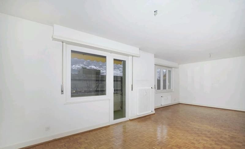Appartement 4 pièces à louer à la rue du Petit-Chasseur à Sion au dernier étage d'un petit immeuble avec balcon (3)
