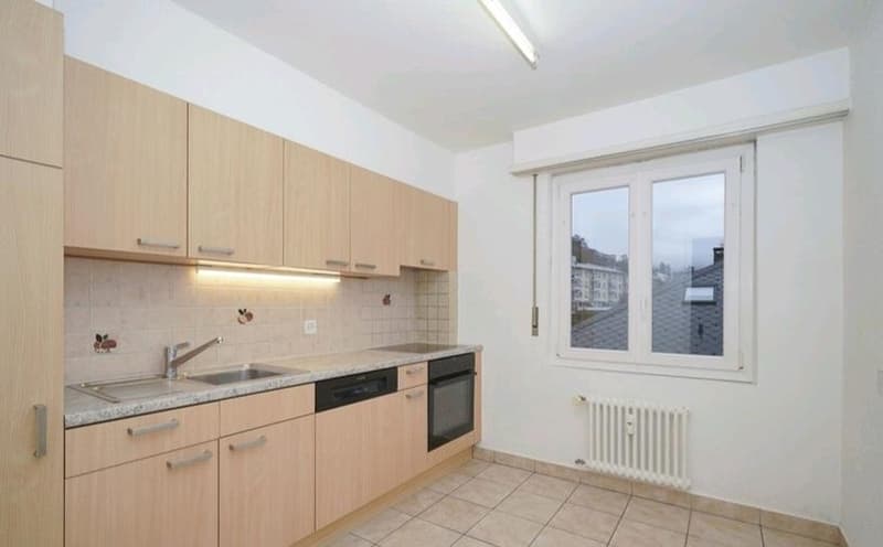 Appartement 4 pièces à louer à la rue du Petit-Chasseur à Sion au dernier étage d'un petit immeuble avec balcon (4)