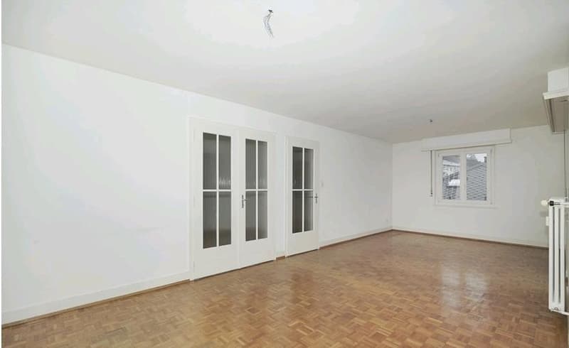 Appartement 4 pièces à louer à la rue du Petit-Chasseur à Sion au dernier étage d'un petit immeuble avec balcon (2)