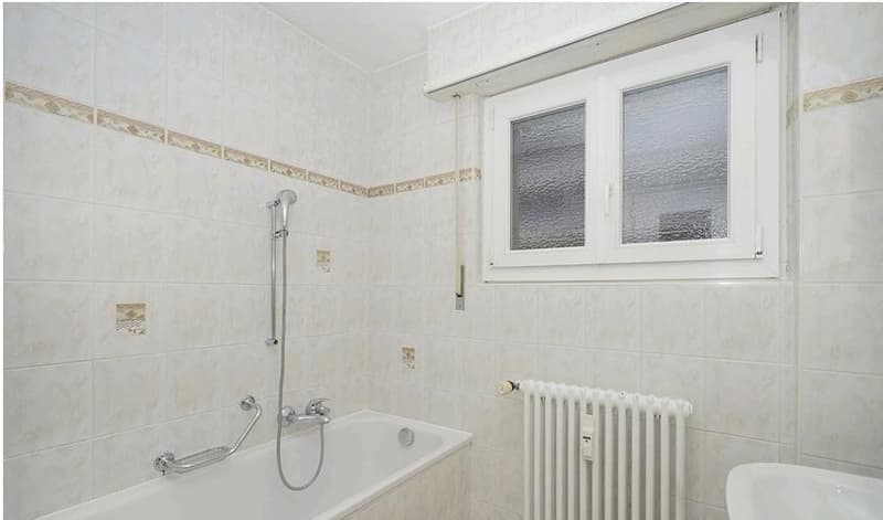 Appartement 4 pièces à louer à la rue du Petit-Chasseur à Sion au dernier étage d'un petit immeuble avec balcon (7)