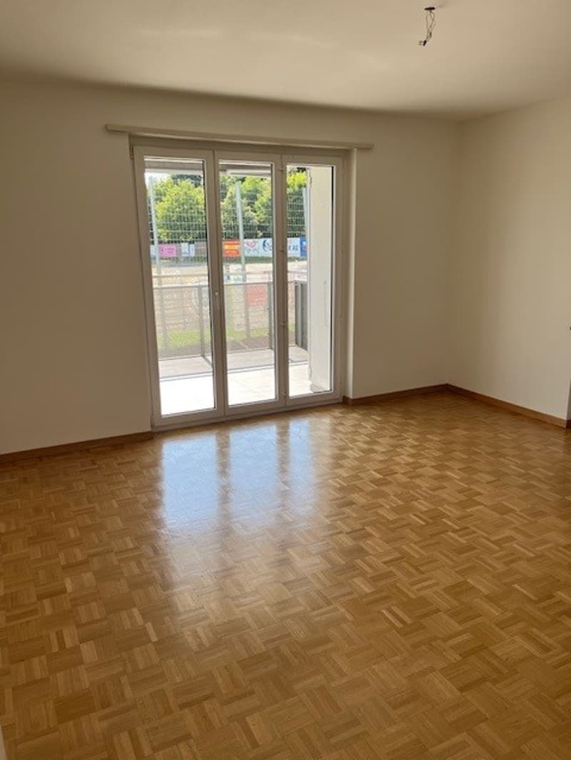 Schöne 3-Zimmer-Wohnung mit moderner Küche und grossem Balkon (6)