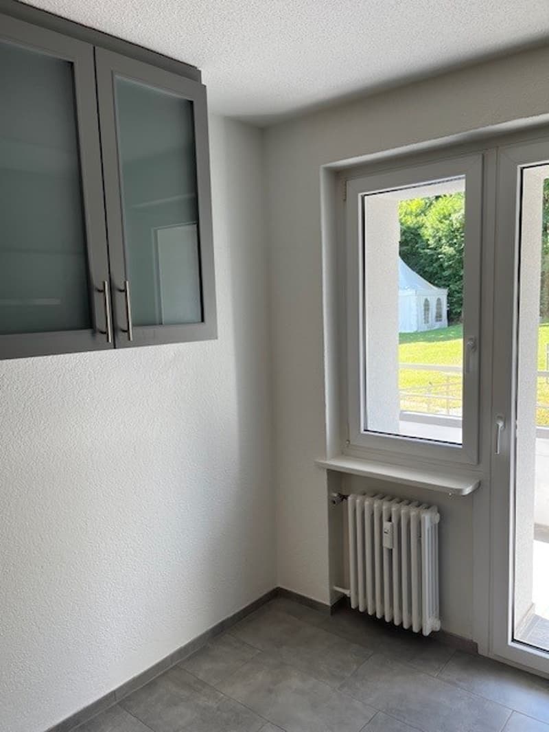 Schöne 3-Zimmer-Wohnung mit moderner Küche und grossem Balkon (4)