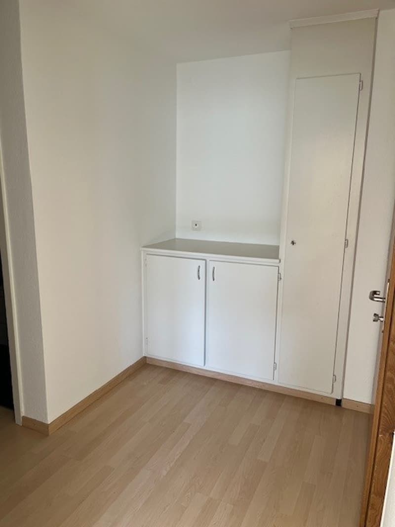 Schöne 3-Zimmer-Wohnung mit moderner Küche und grossem Balkon (8)