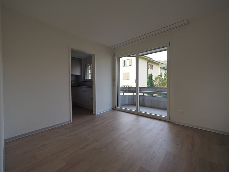 Essbereich mit Zugang auf den kleineren Balkon