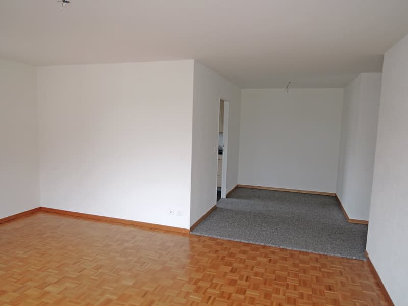 Essbereich / Wohnzimmer (Foto stammt aus einer vergleichbaren Wohnung im 3. Stock)