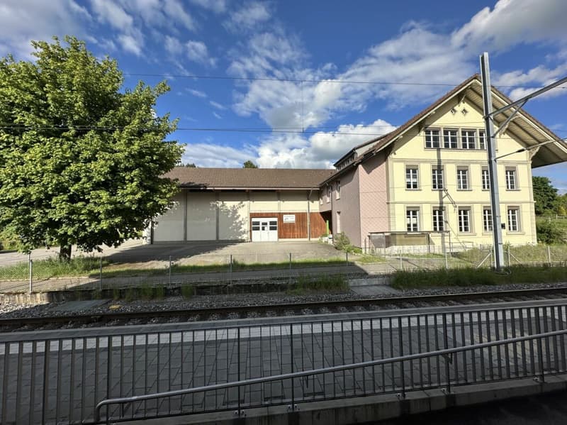 Viel Platz für Ihr Vorhaben - Gewerbeliegenschaft mit Potenzial (1)