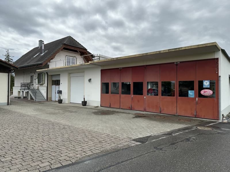 Liebevoll saniertes Wohnhaus mit Werkstatt und viel Platz für Ihre Fahrzeuge (1)