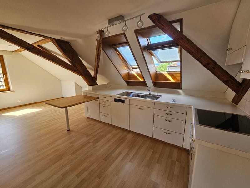 Küche mit kleinem Tisch