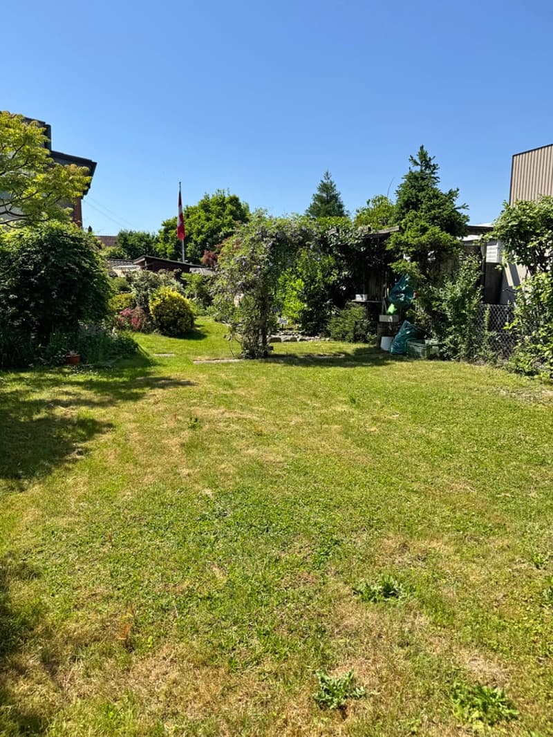 ...das schmucke Zuhause mit grossem Garten... (8)