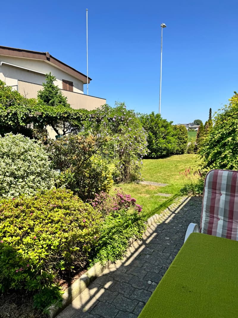 ...das schmucke Zuhause mit grossem Garten... (6)
