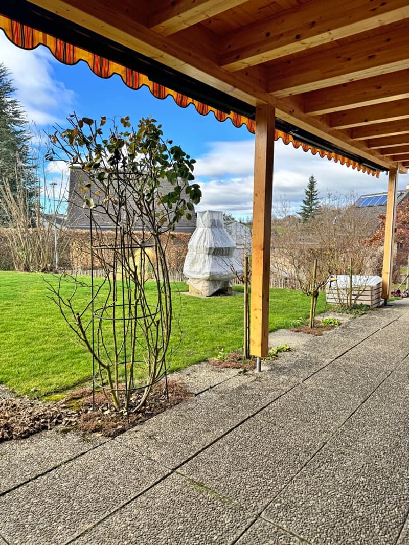 ...grosses Haus, herrlicher Garten, erweiterbar auf 7.5 Zimmer... (12)