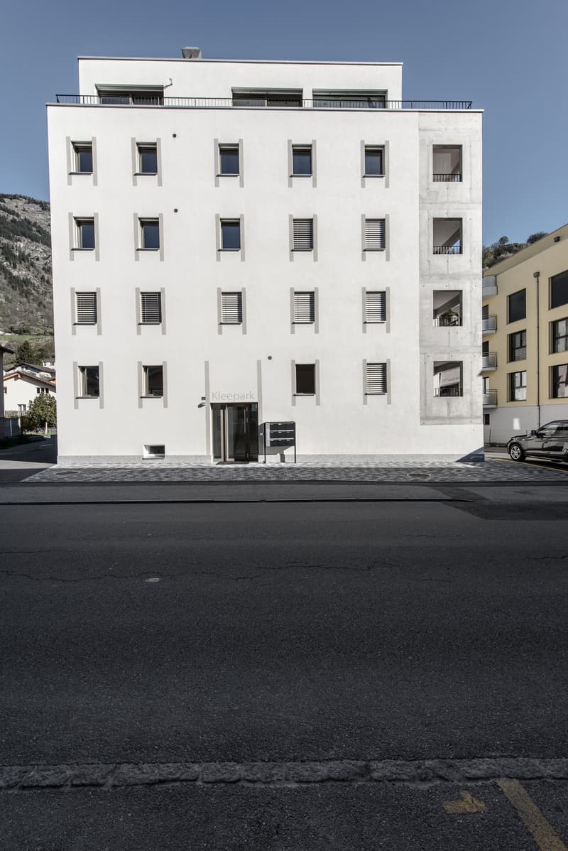 Einstellhallenplatz an zentraler Lage in Naters zu vermieten (3)