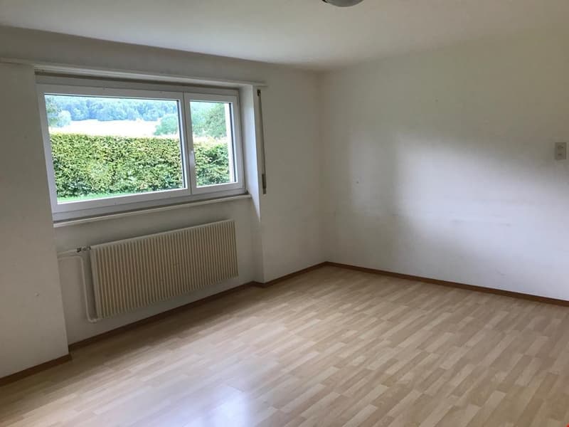 Attraktives Mehrfamilienhaus in Moutier – 9 Wohnungen, Garagen & Balkone (20)