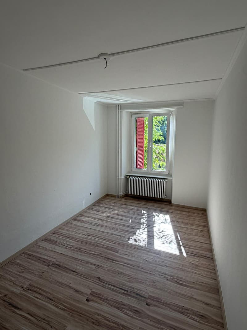 Appartement simple et charmant de 4 pièces à Perrefitte (BE) (7)