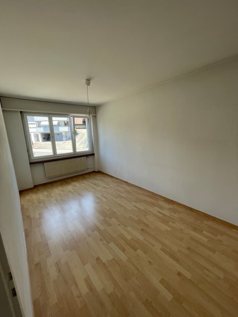 Charmante 4-Zimmerwohnung mit Balkon in Ins (3)