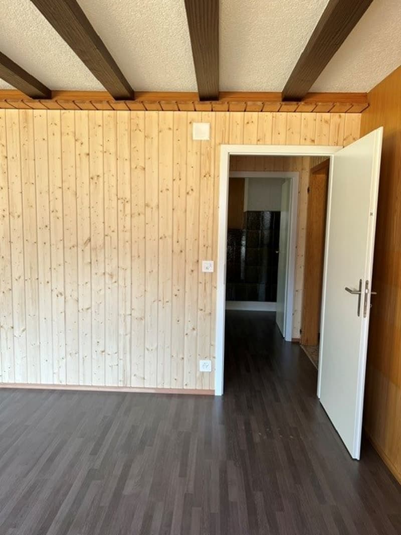 Grosszügige 4.5-Zimmer-Wohnung mit Wintergarten zur Miete in Kandergrund (10)